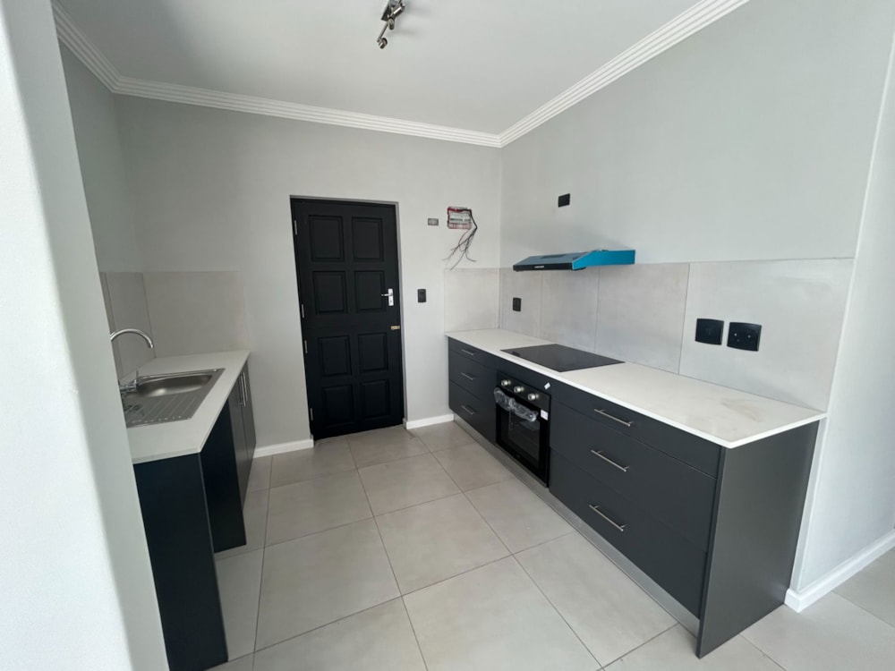 House for sale in Grassy Park - 1OT1668847 House for sale in Grassy Park - 1OT1668847