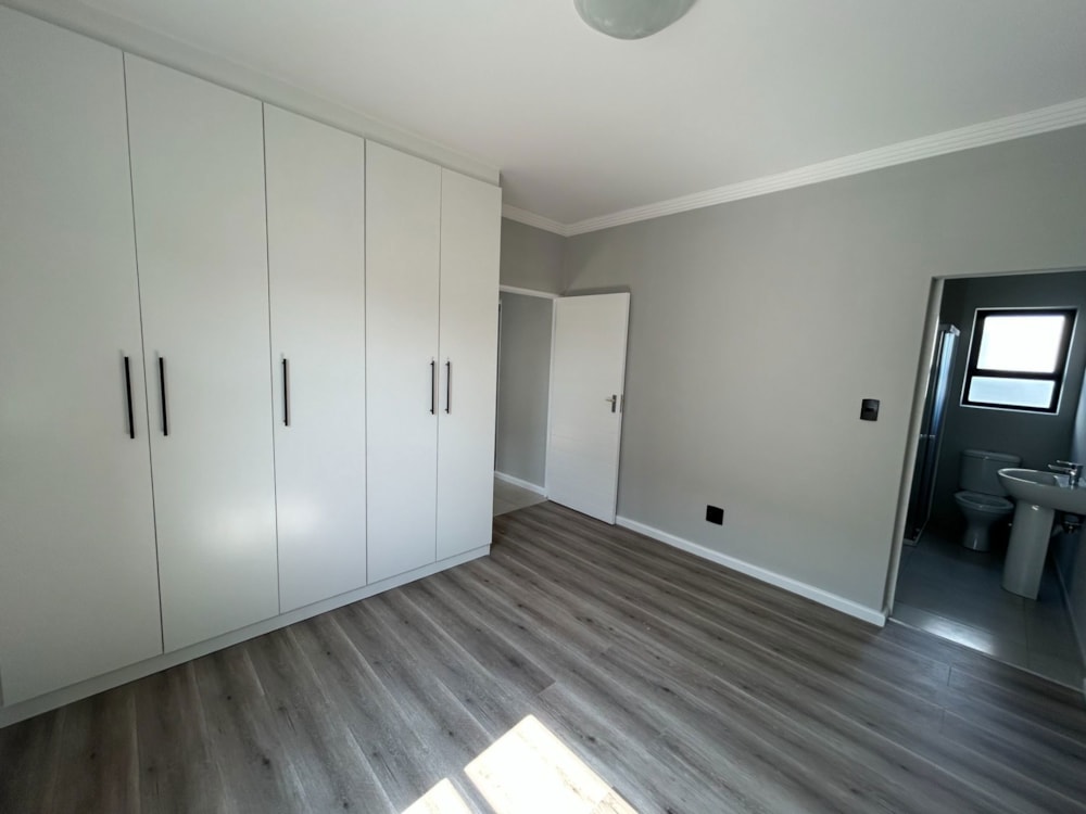 House for sale in Grassy Park - 1OT1668847 House for sale in Grassy Park - 1OT1668847