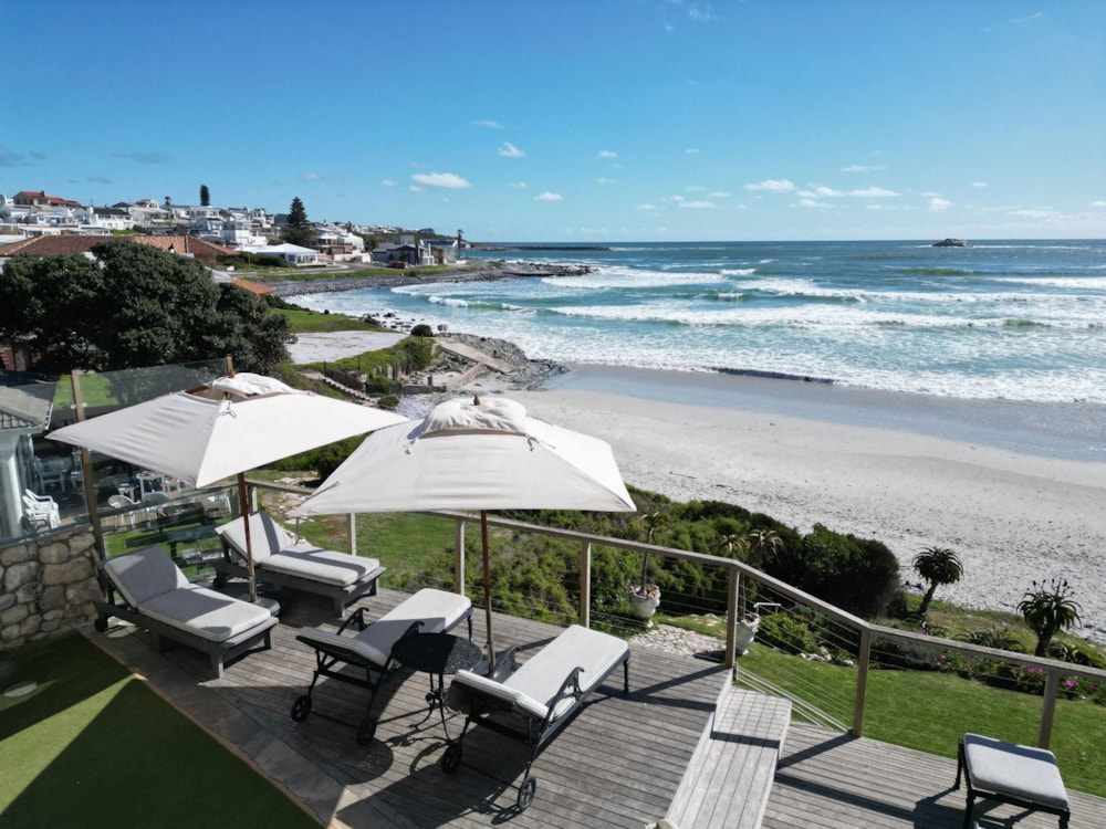 Beachfront villa for sale in Yzerfontein - LA1672104