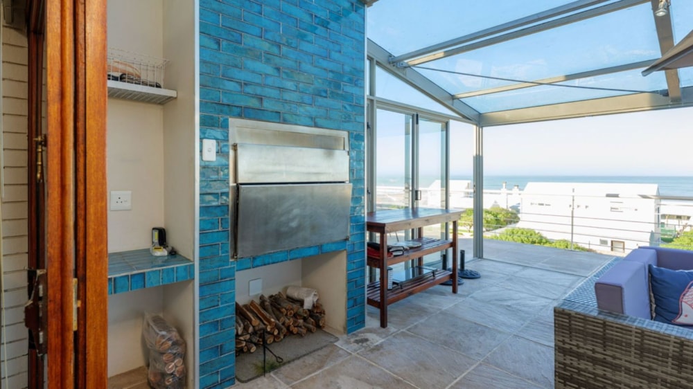 Double-storey house for sale in Struisbaai - 1SW1693672 Double-storey house for sale in Struisbaai - 1SW1693672