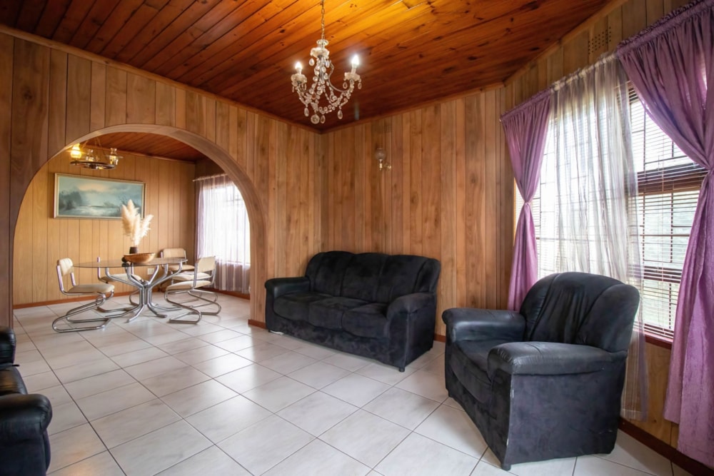 House for sale in Surrey Estate - 1AH1699057 House for sale in Surrey Estate - 1AH1699057