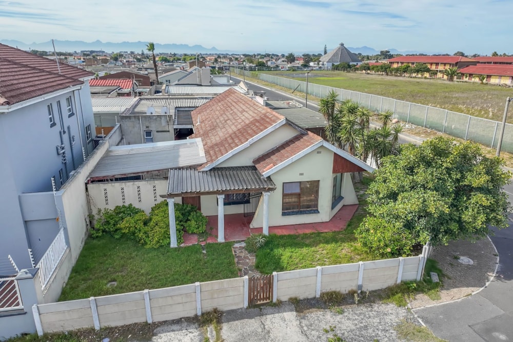 House for sale in Surrey Estate - 1AH1699057 House for sale in Surrey Estate - 1AH1699057