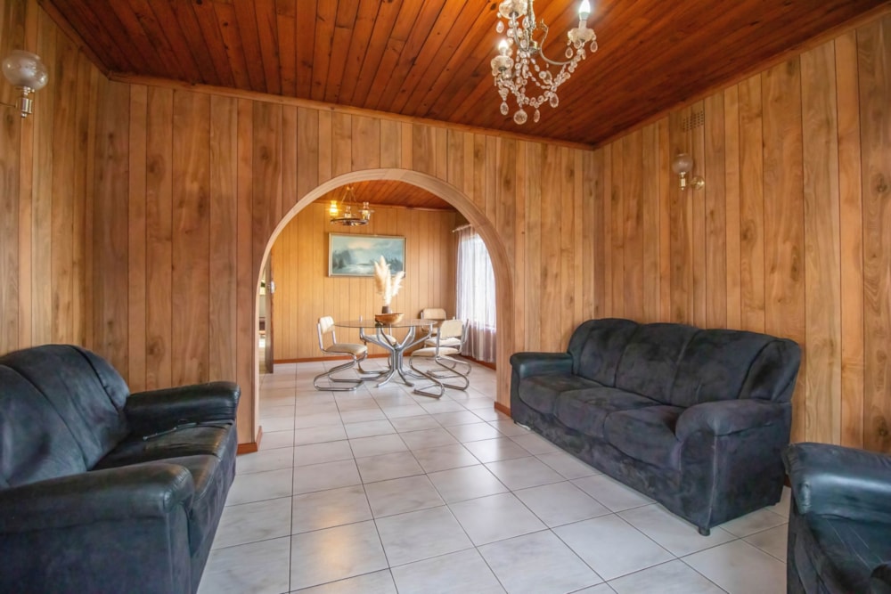 House for sale in Surrey Estate - 1AH1699057 House for sale in Surrey Estate - 1AH1699057