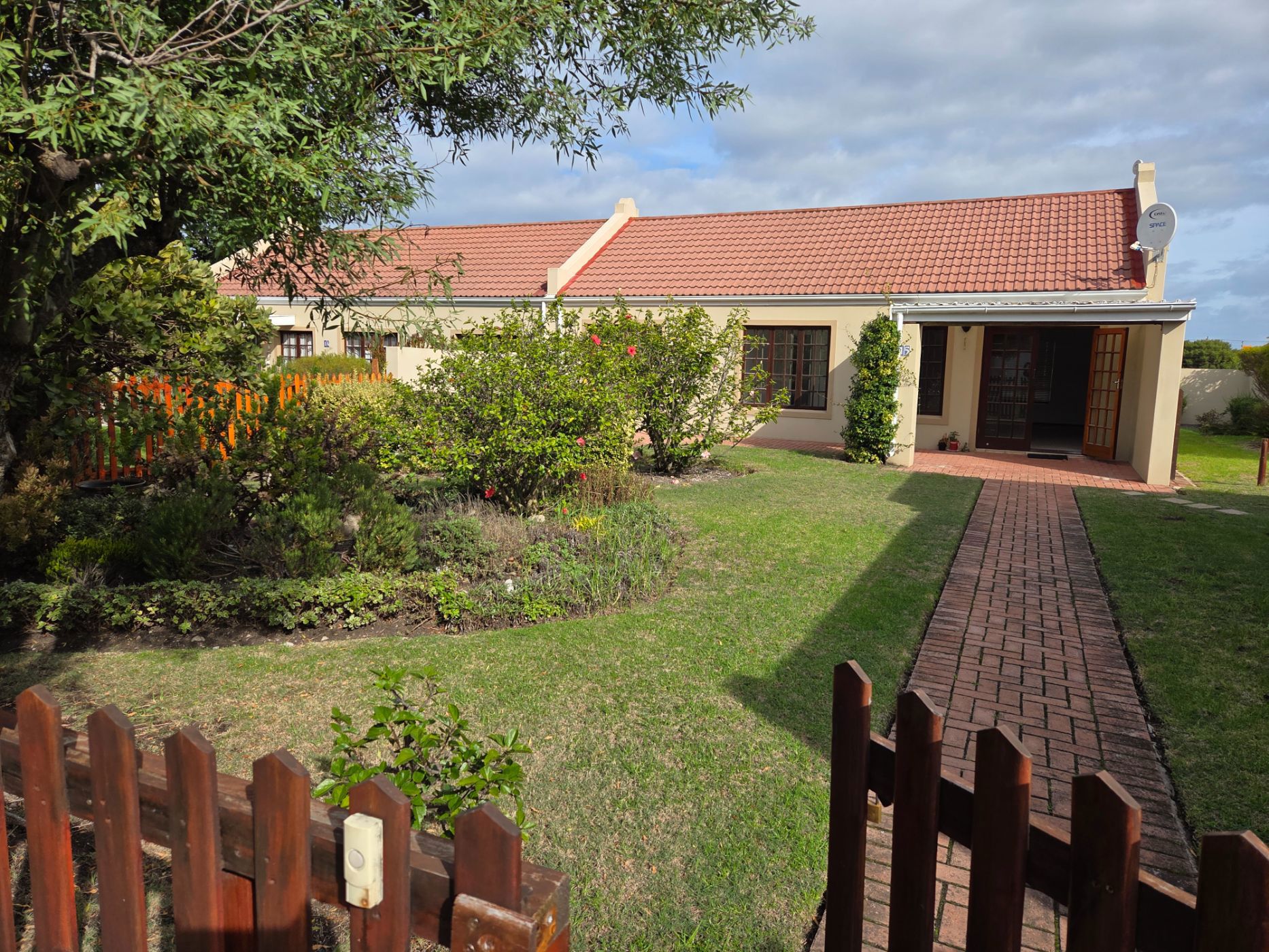 House let in Sandbaai - ONL1694343