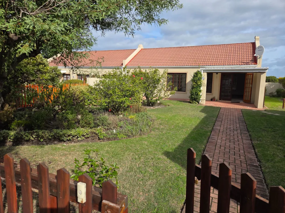 House let in Sandbaai - ONL1743506