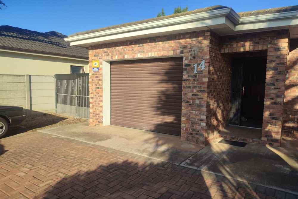 House let in Despatch - 1UK1702158 House let in Despatch - 1UK1702158