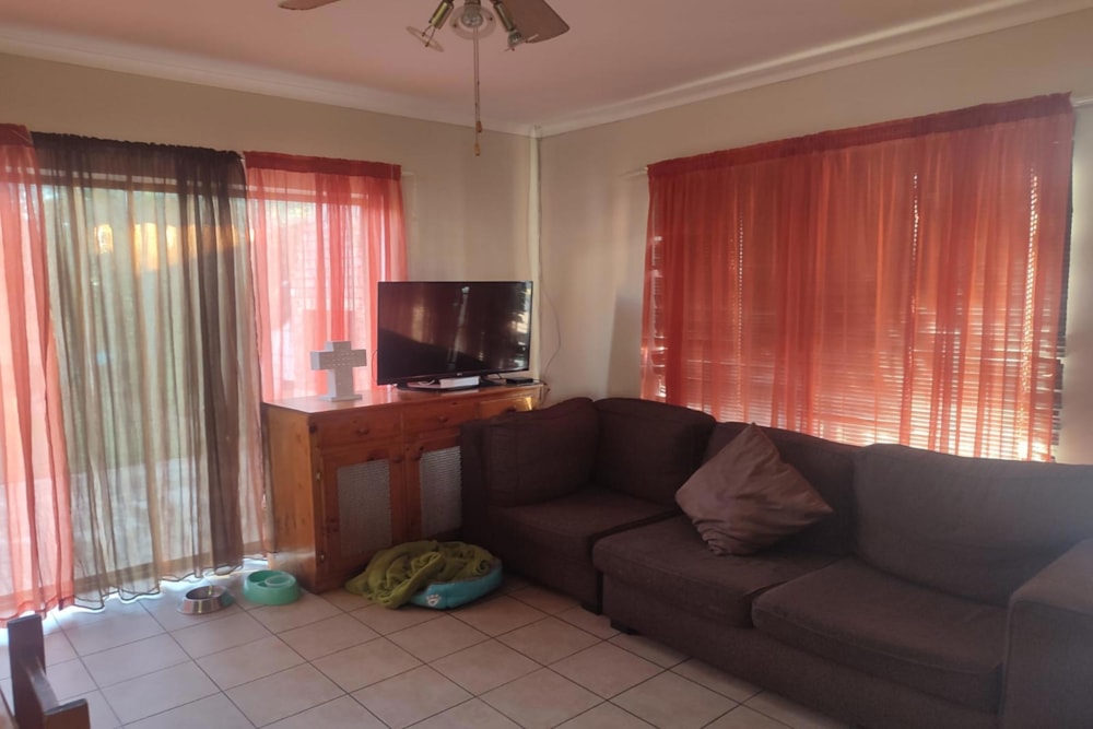 House let in Despatch - 1UK1702158 House let in Despatch - 1UK1702158