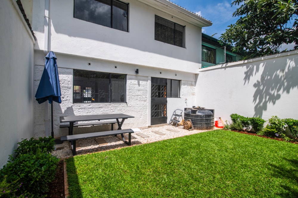 Townhouse for sale in Ngumo Estate , Kenya - 3KE1698428