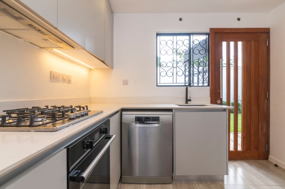 Townhouse for sale in Ngumo Estate , Kenya - 3KE1698428