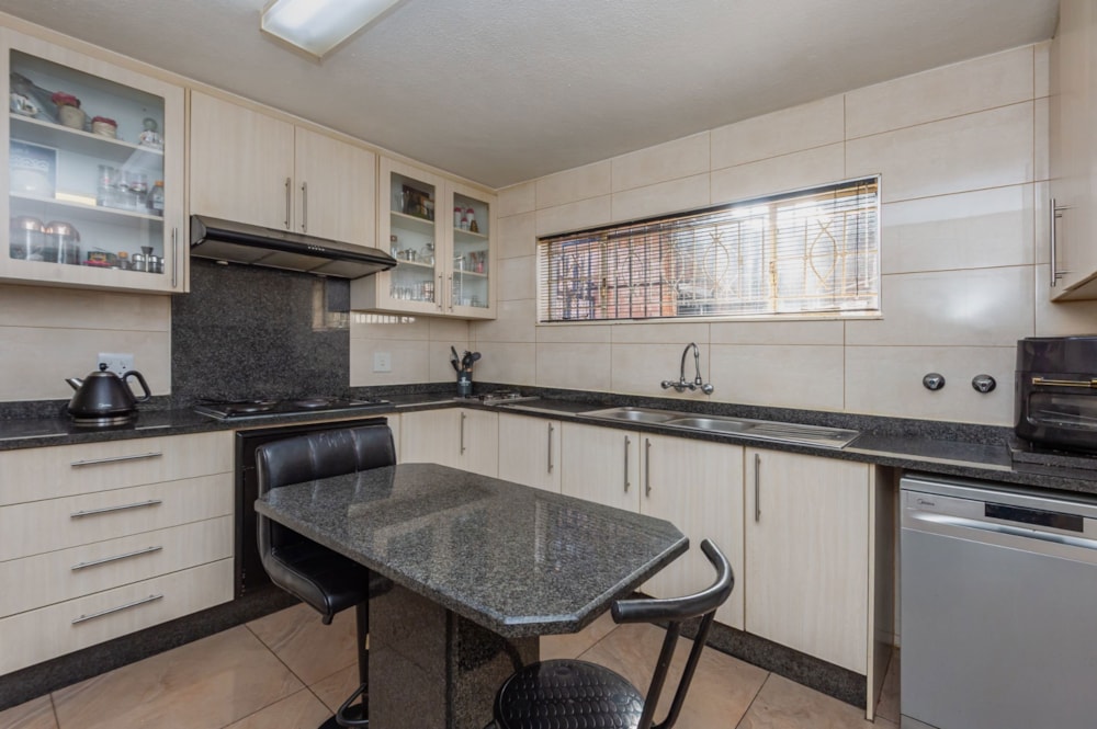 House for sale in Lenasia - 1GV1698971 House for sale in Lenasia - 1GV1698971