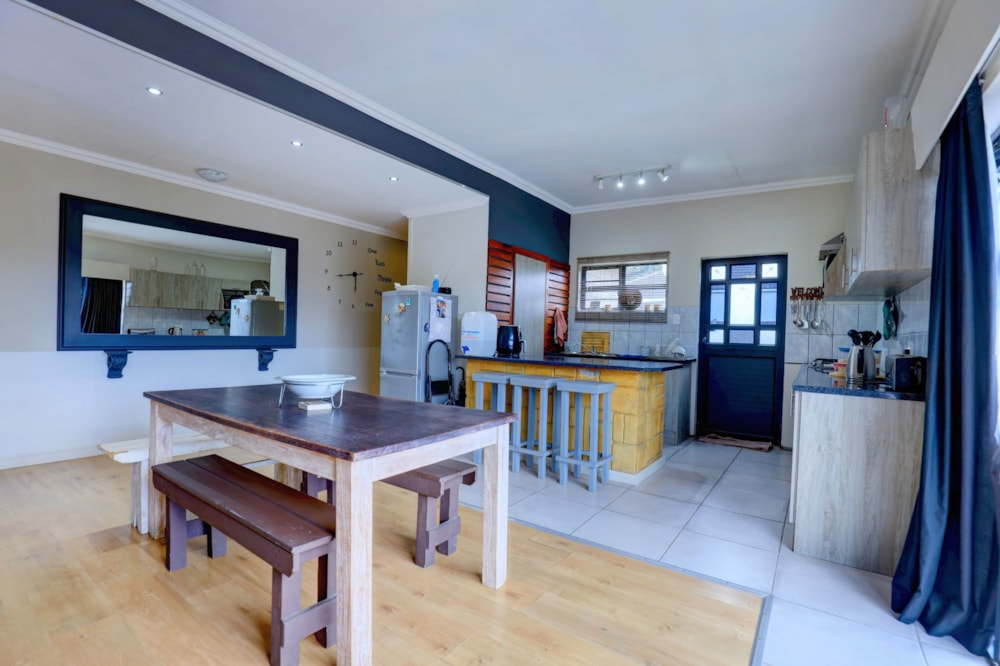 Security complex home for sale in George South - GEO1699478 Security complex home for sale in George South - GEO1699478