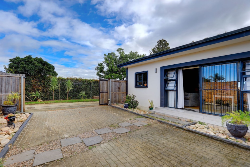 Security complex home for sale in George South - GEO1699478 Security complex home for sale in George South - GEO1699478