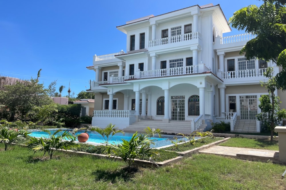 Beachfront villa let in Galu, Kenya - 3KE1698780 Beachfront villa let in Galu, Kenya - 3KE1698780