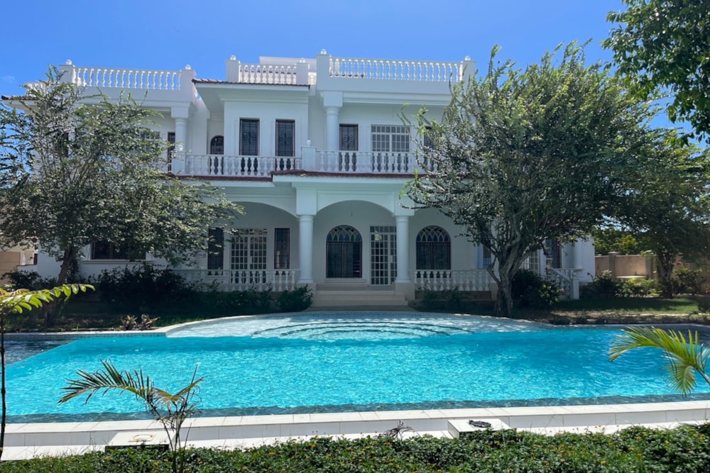 Beachfront villa let in Galu, Kenya - 3KE1698781 Beachfront villa let in Galu, Kenya - 3KE1698781