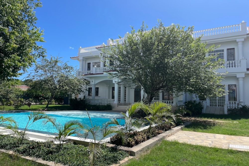 Beachfront villa let in Galu, Kenya - 3KE1698781 Beachfront villa let in Galu, Kenya - 3KE1698781