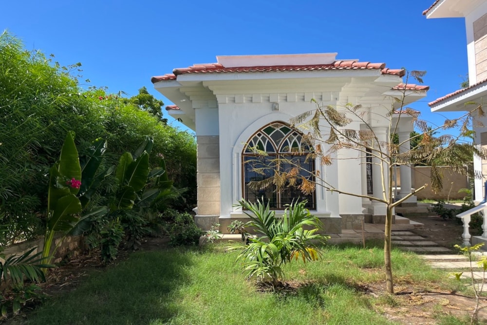 Beachfront villa let in Galu, Kenya - 3KE1698781 Beachfront villa let in Galu, Kenya - 3KE1698781