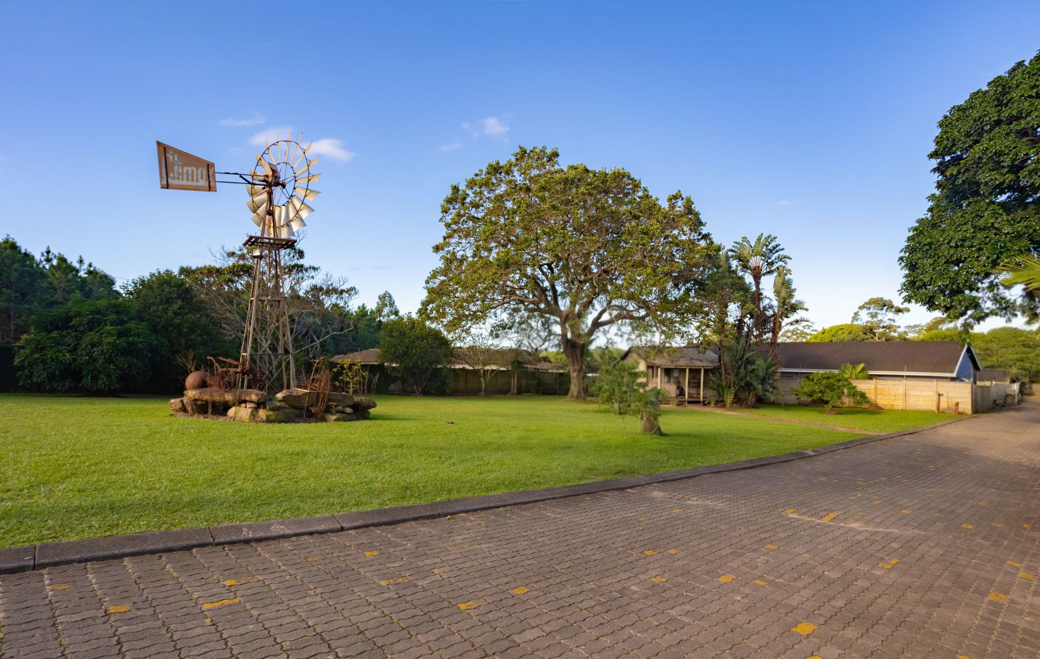 Commercial Building for sale in Uvongo - 1PSH1700018