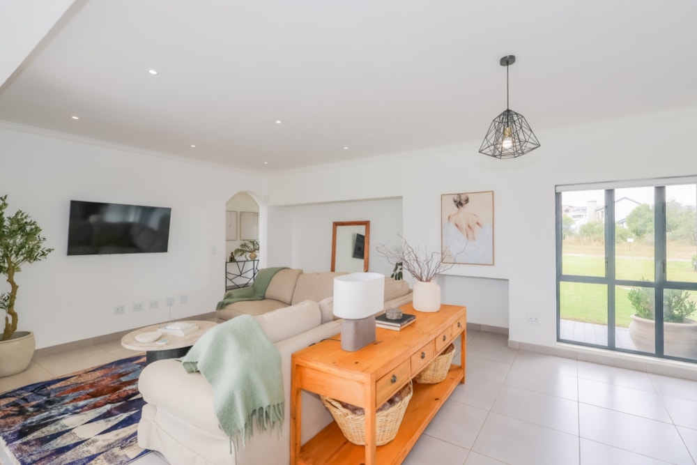 Security estate home for sale in La Camargue - 1HR1699335