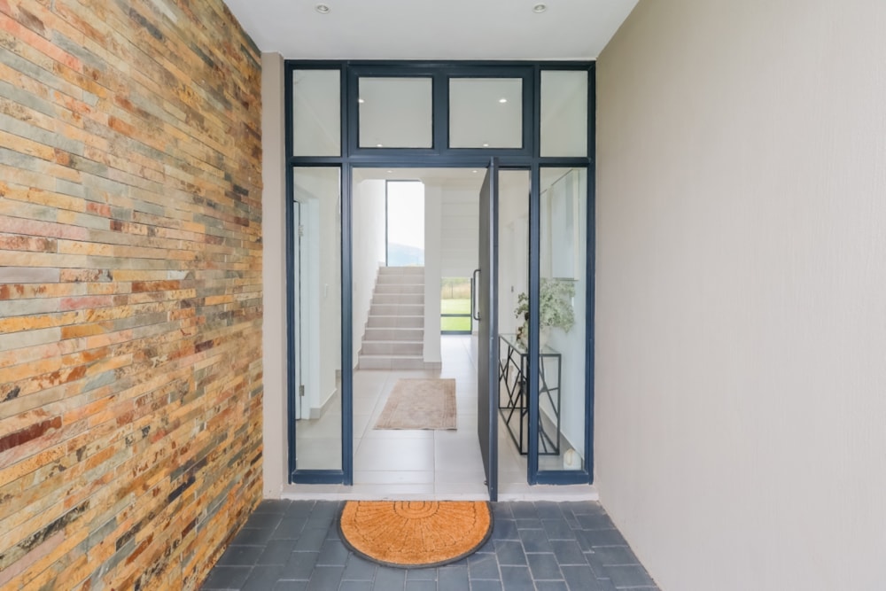 Security estate home for sale in La Camargue - 1HR1699335