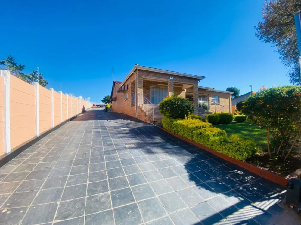 House for sale in Southernwood, Mthatha - 1MH1699556 House for sale in Southernwood, Mthatha - 1MH1699556