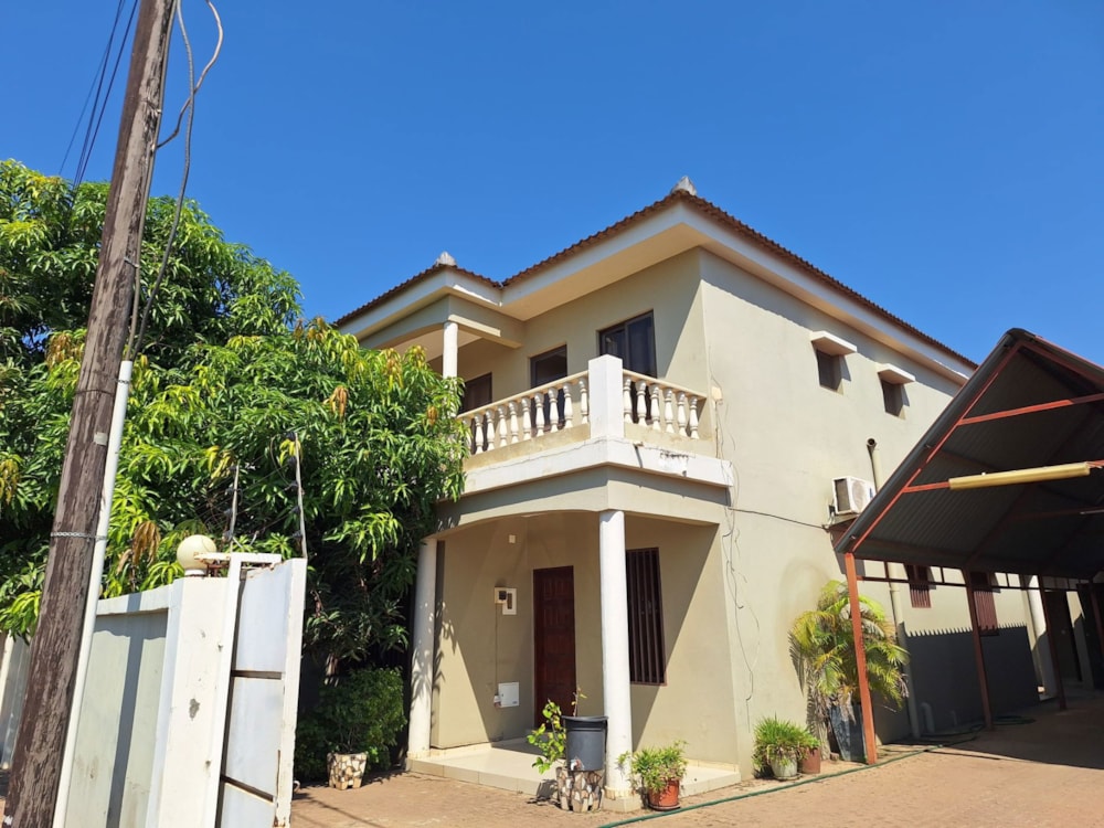 Security complex home to rent in Matola, Mozambique - 3MQ1702762 Security complex home to rent in Matola, Mozambique - 3MQ1702762