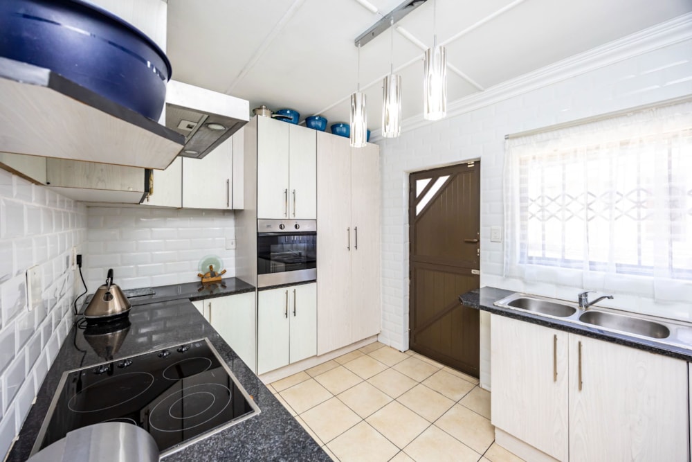 House for sale in Chiselhurst - 1EZ1702272 House for sale in Chiselhurst - 1EZ1702272