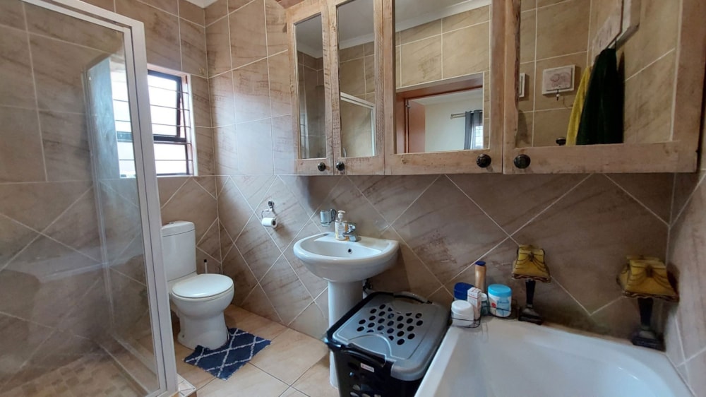 Security complex home for sale in Kathu - 1RN1700101 Security complex home for sale in Kathu - 1RN1700101