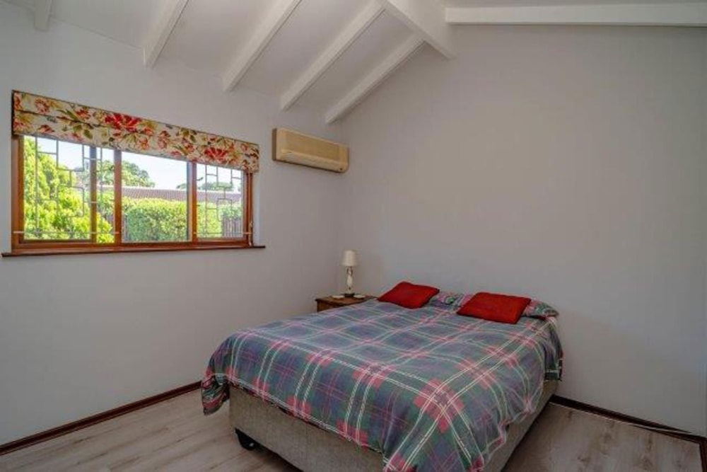 Apartment for sale in Cowies Hill Park - 1WP1700052 Apartment for sale in Cowies Hill Park - 1WP1700052