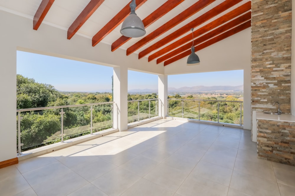 Security estate home for sale in Magalies Golf Estate - 1HR1700071