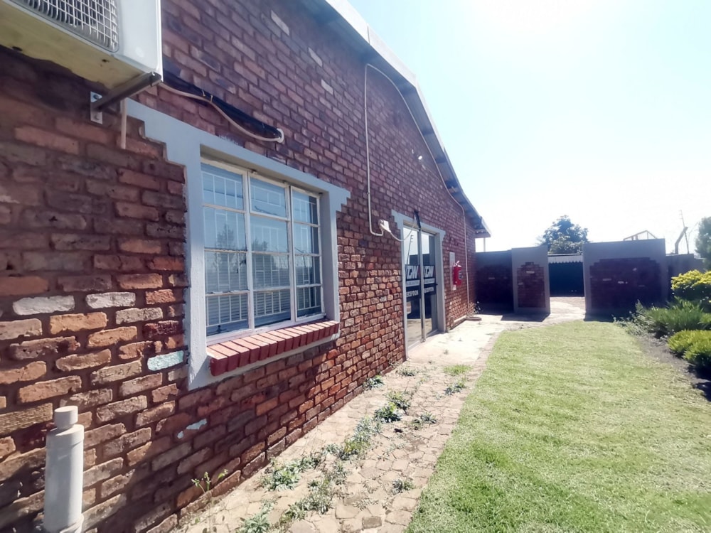 Commercial industrial property for sale in Lydenburg (Mashishing) - 1LY1700576 Commercial industrial property for sale in Lydenburg (Mashishing) - 1LY1700576