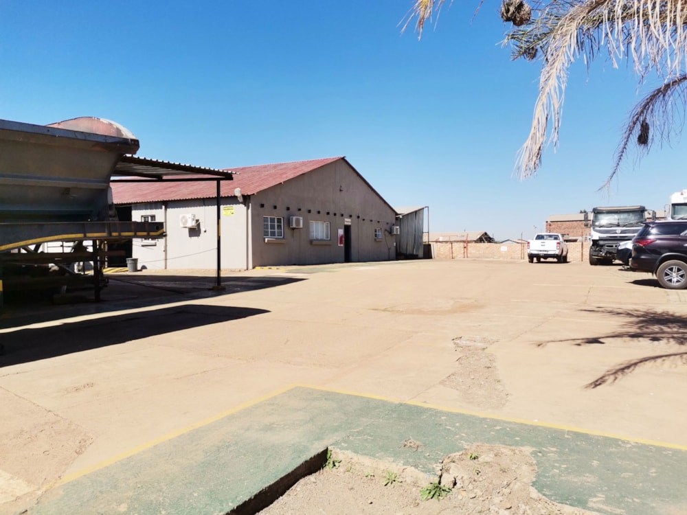 Commercial industrial property for sale in Lydenburg (Mashishing) - 1LY1700576