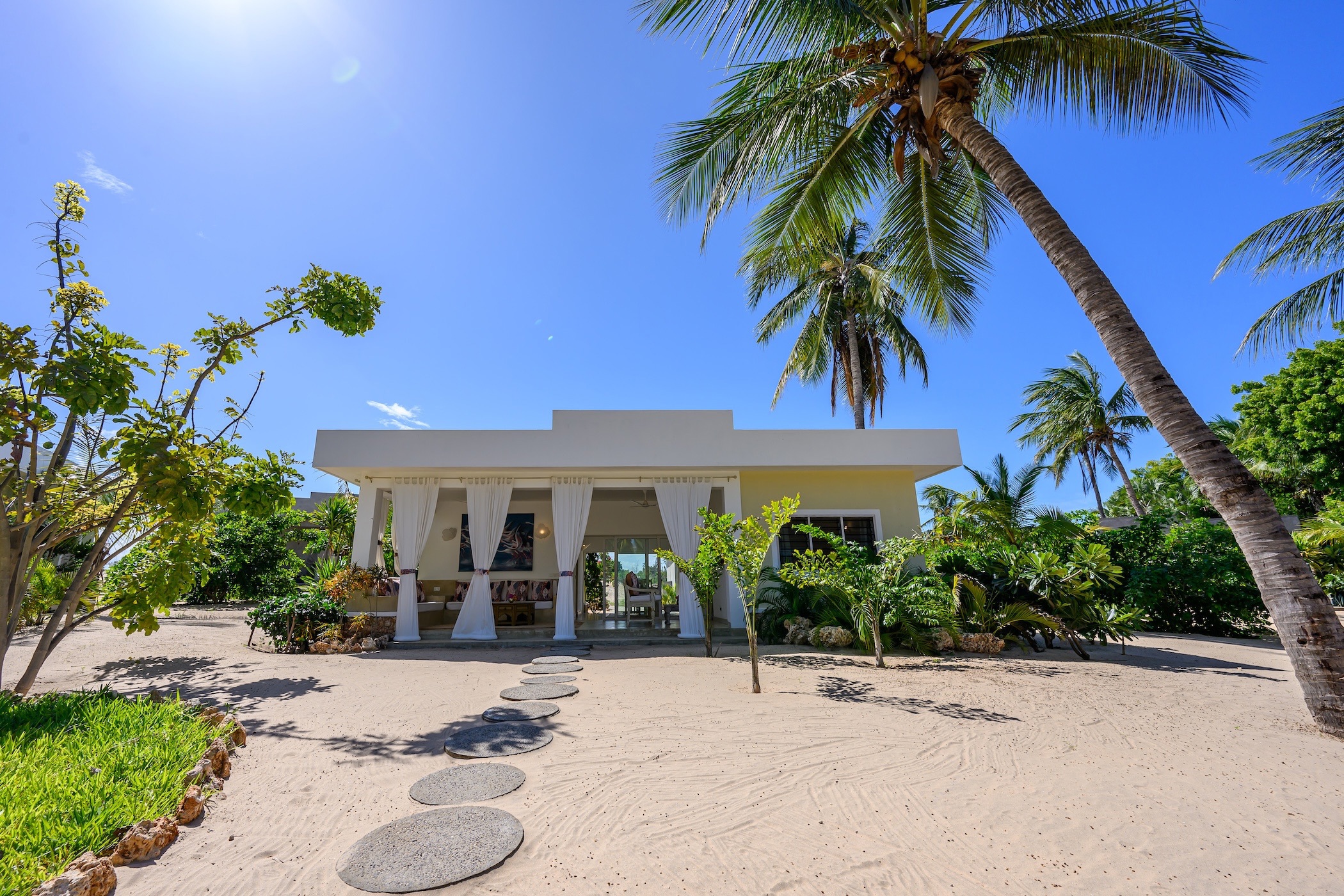 Beach bungalow to rent in Malindi, Kenya - 3KE1700103