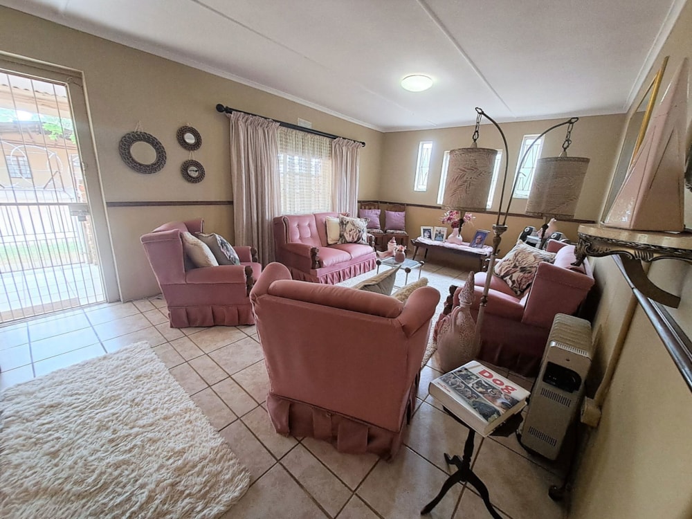 House for sale in Kirkwood, Nqweba, Eastern Cape - 1UK1700285 House for sale in Kirkwood, Nqweba, Eastern Cape - 1UK1700285