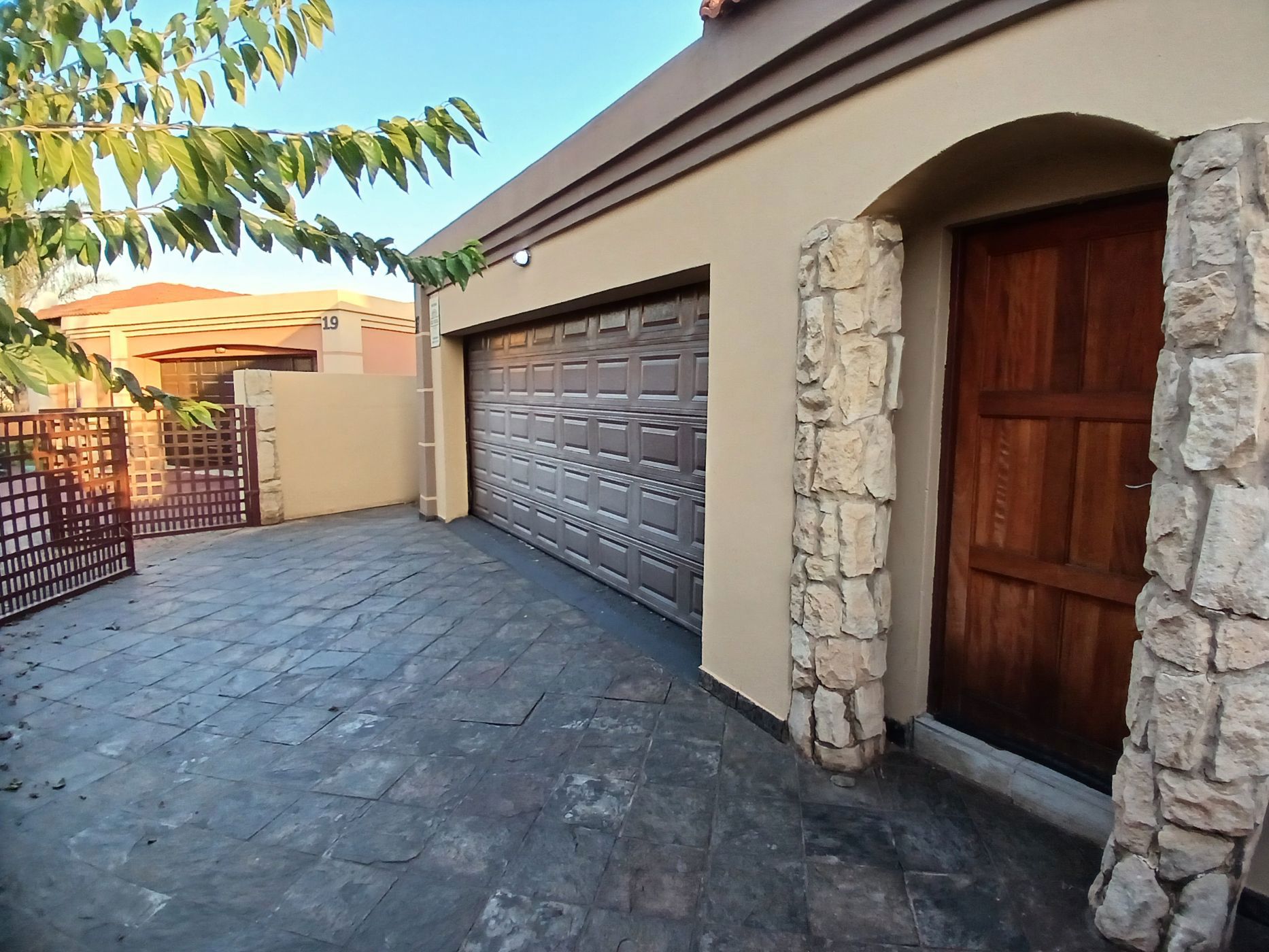 Security complex home for sale in Reyno Ridge - 1WD1700368