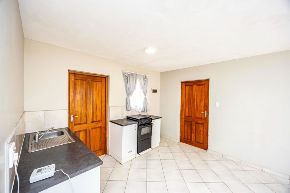 Apartment for sale in Kidds Beach - 1EZ1700648
