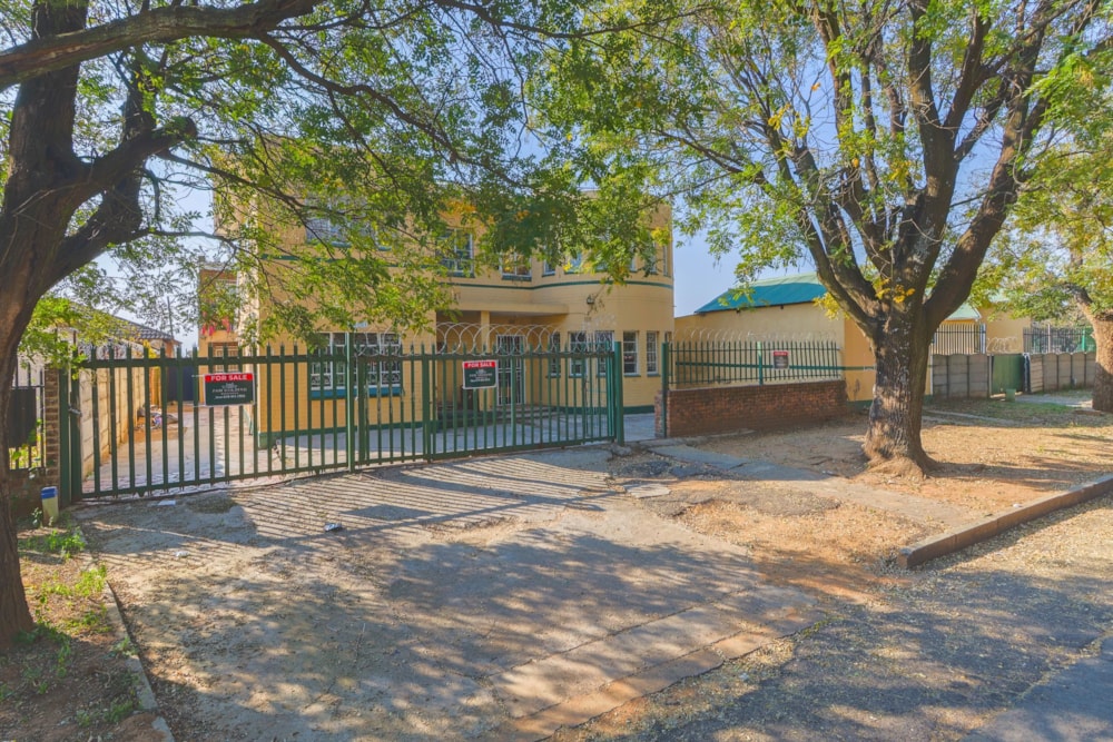 Security complex home for sale in Boksburg - BOK1700809 Security complex home for sale in Boksburg - BOK1700809