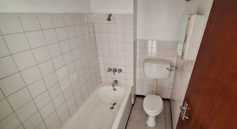 Bachelor apartment for sale in Oudtshoorn Central - 1OU1700812 Bachelor apartment for sale in Oudtshoorn Central - 1OU1700812