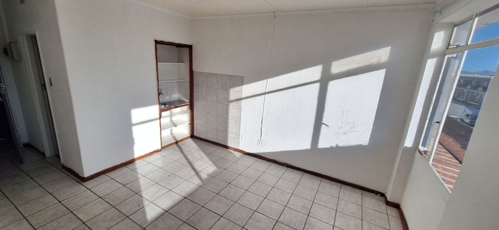 Bachelor apartment for sale in Oudtshoorn Central - 1OU1700812 Bachelor apartment for sale in Oudtshoorn Central - 1OU1700812