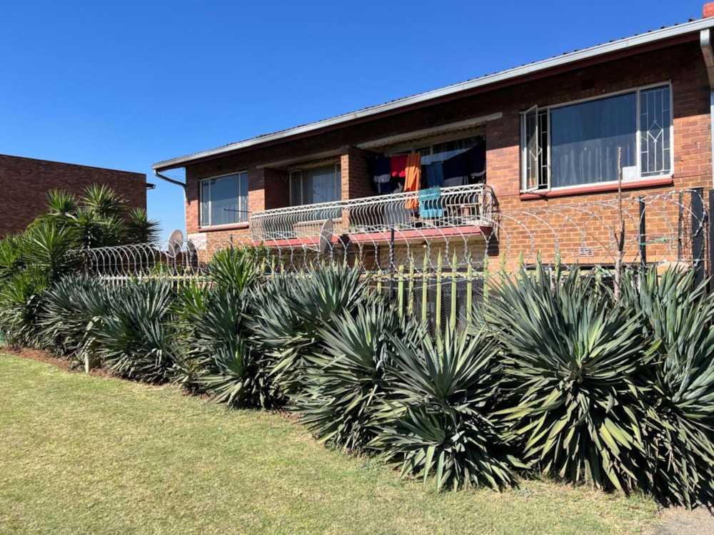 Security complex home for sale in Boksburg North - BOK1700897 Security complex home for sale in Boksburg North - BOK1700897