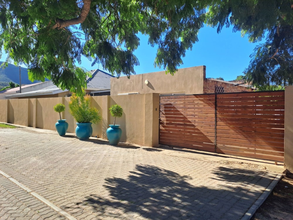 House for sale in Kirkwood, Nqweba, Eastern Cape - 1UK1701007 House for sale in Kirkwood, Nqweba, Eastern Cape - 1UK1701007