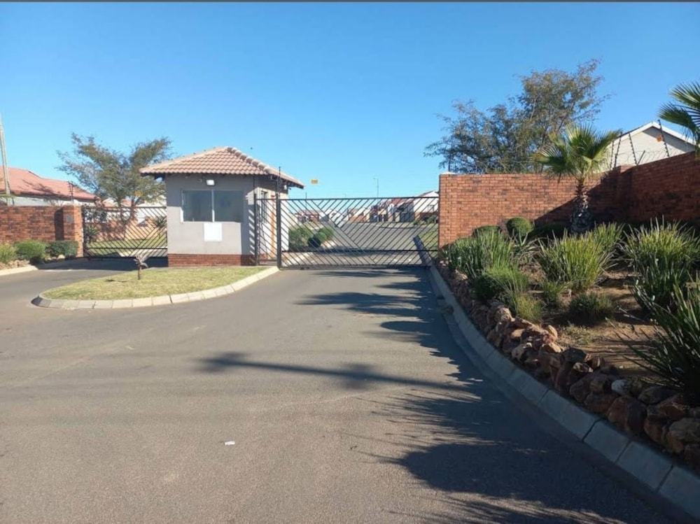 Security complex home let in Duvha Park - 1WD1701032 Security complex home let in Duvha Park - 1WD1701032