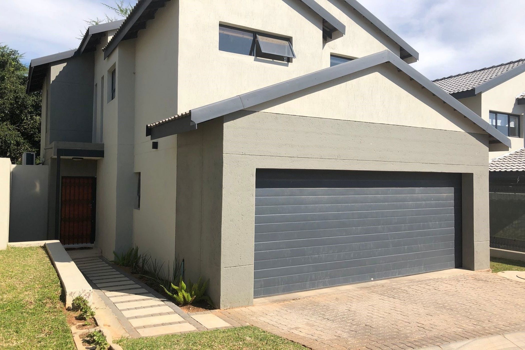 Townhouse for sale in Mbomela Ext 37 (Nelspruit Ext 37) - 1NS1701136