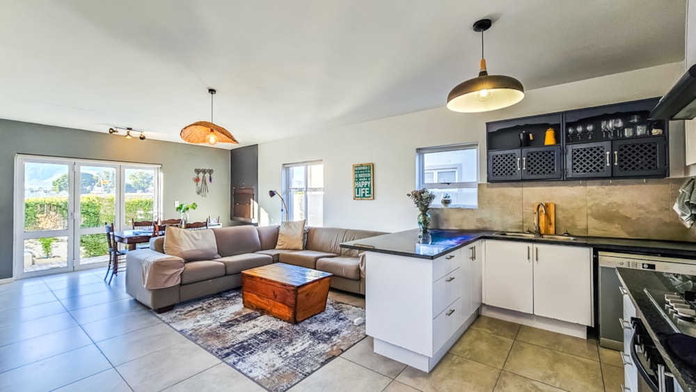 Townhouse let in Groenvlei, Paarl - TKL1701165 Townhouse let in Groenvlei, Paarl - TKL1701165