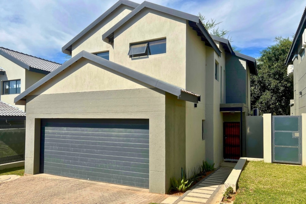 Double-storey house for sale in Mbomela Ext 37 (Nelspruit Ext 37) - 1NS1701224