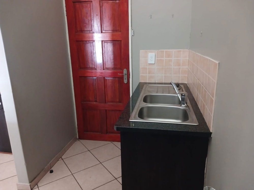 Security complex home let in Die Heuwel - 1WD1701389 Security complex home let in Die Heuwel - 1WD1701389