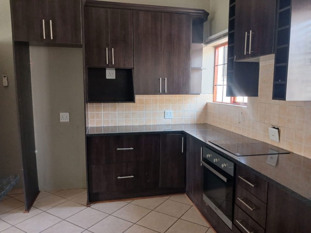 Security complex home let in Die Heuwel - 1WD1701389 Security complex home let in Die Heuwel - 1WD1701389