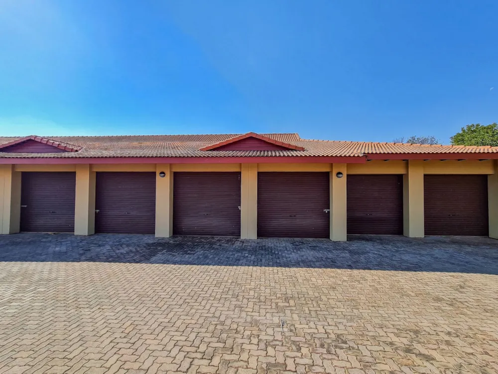 Security estate home for sale in Pecanwood - 1HR1701692