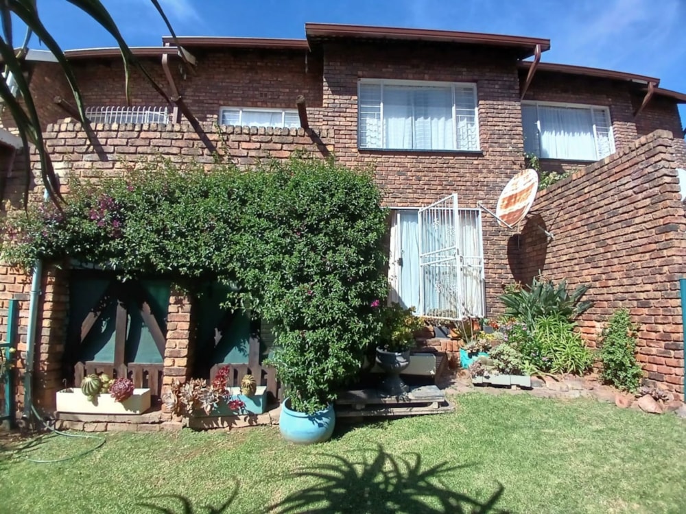 Security complex home for sale in Die Heuwel - 1WD1701659 Security complex home for sale in Die Heuwel - 1WD1701659