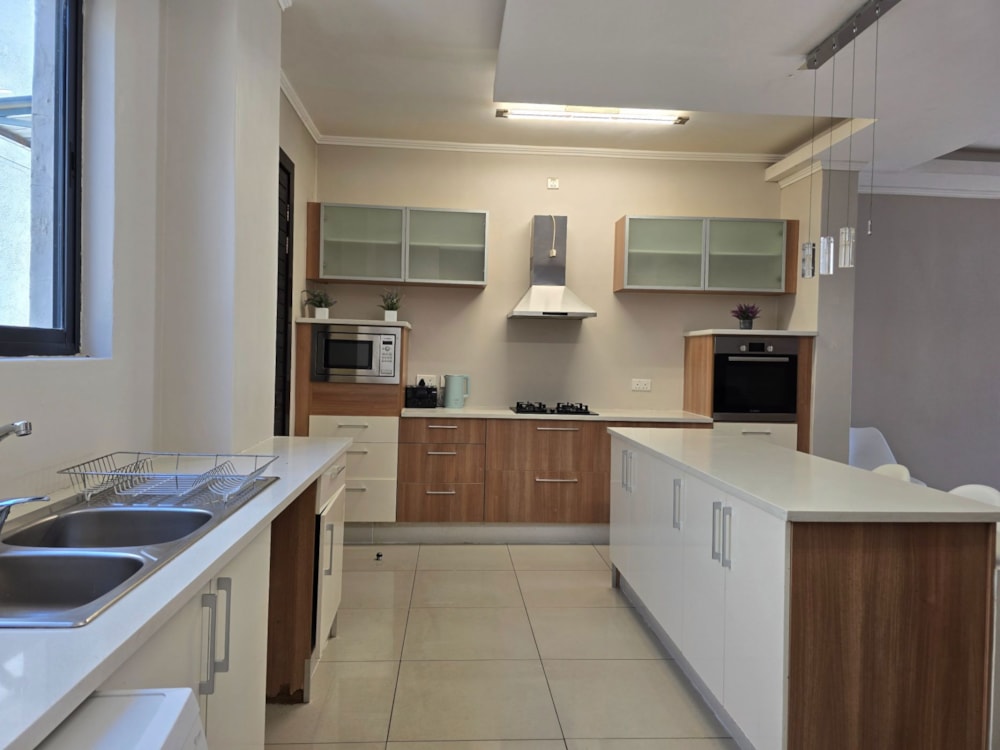 Townhouse to rent in Village, Botswana - 3BO1701704