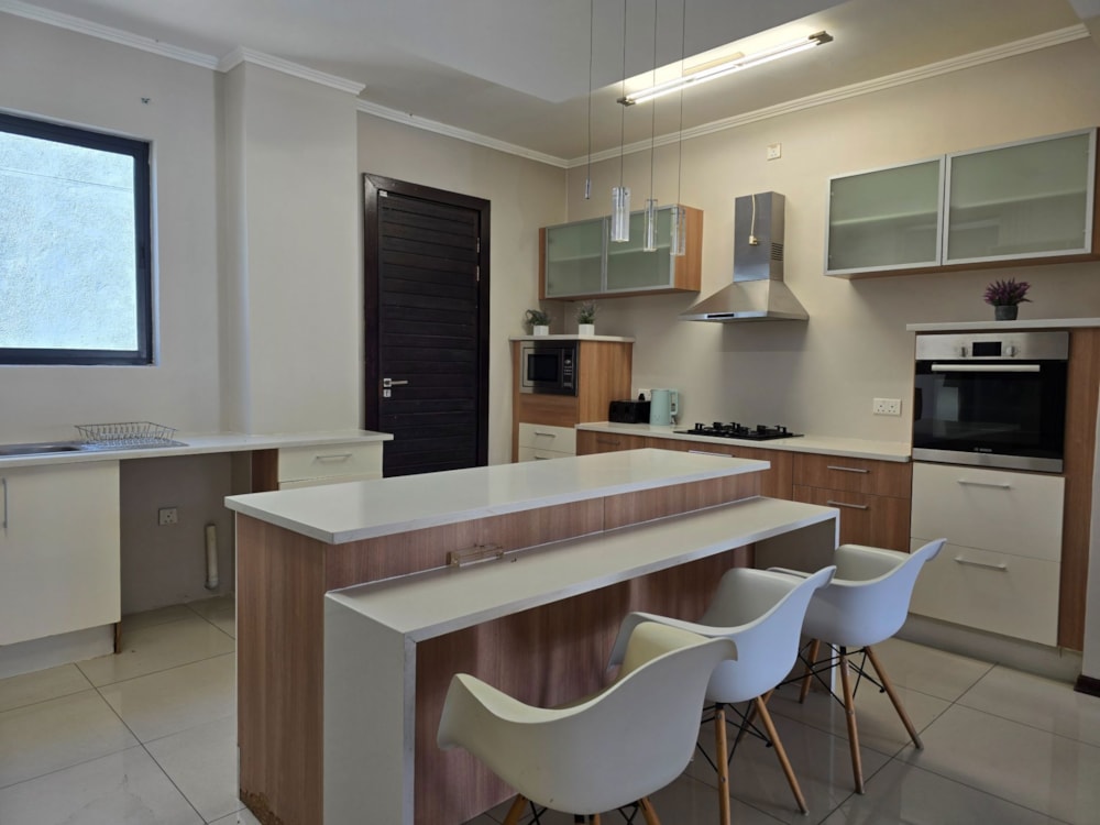 Townhouse to rent in Village, Botswana - 3BO1701704